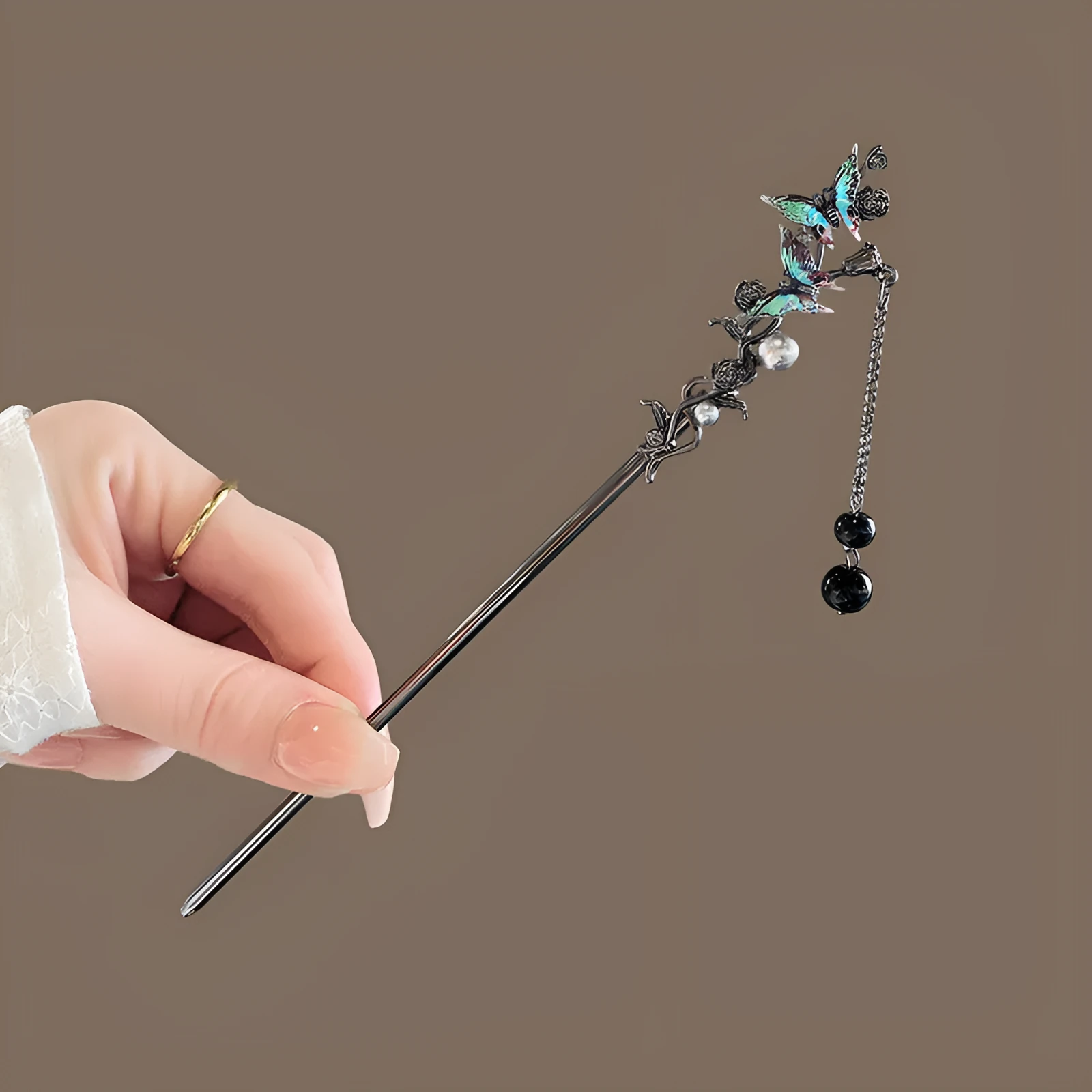 Four Seasons green leaf tassel hanfu hairpin with pearl alloy rhinestones, retro classical style, approximately 18cm long
