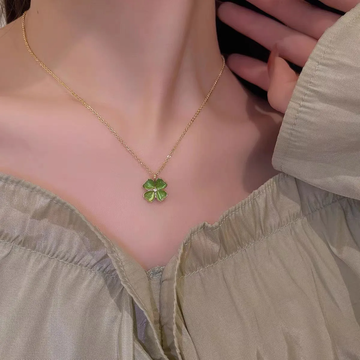 Titanium steel golden clavicle chain with geometric four-leaf flower design on unisex display