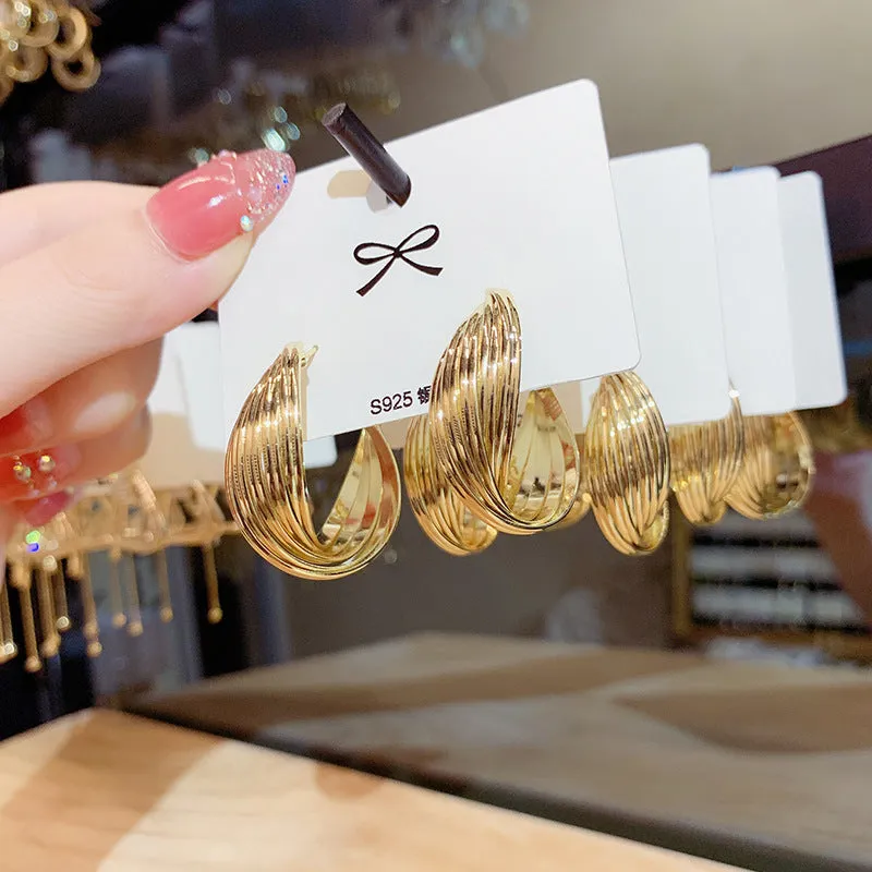 Twisted metal eardrop earring with real gold plating, round geometric shape, gold colour, drop style for women