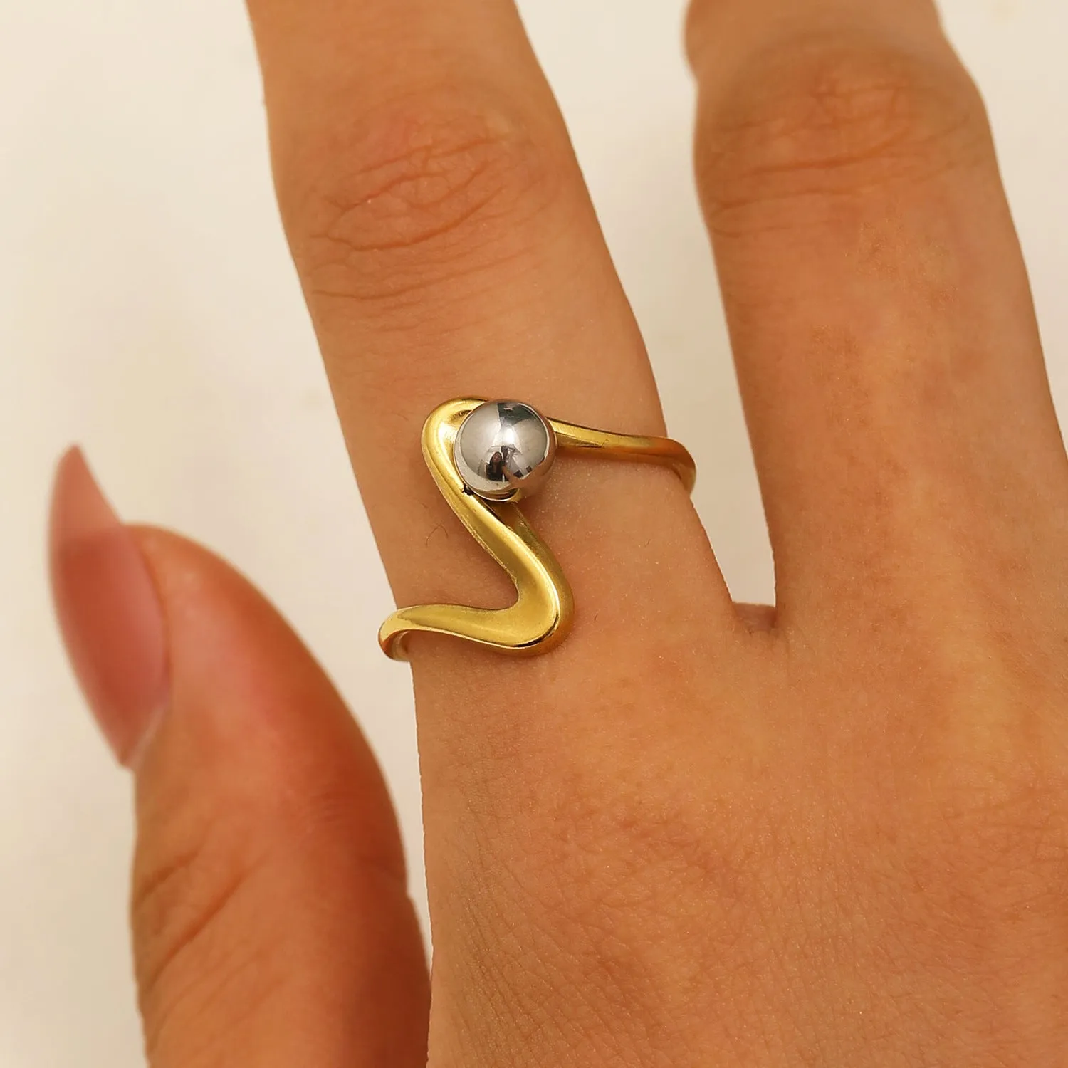Geometric hollow line open ring in 304 stainless steel with 18K real gold finish, ellipse design