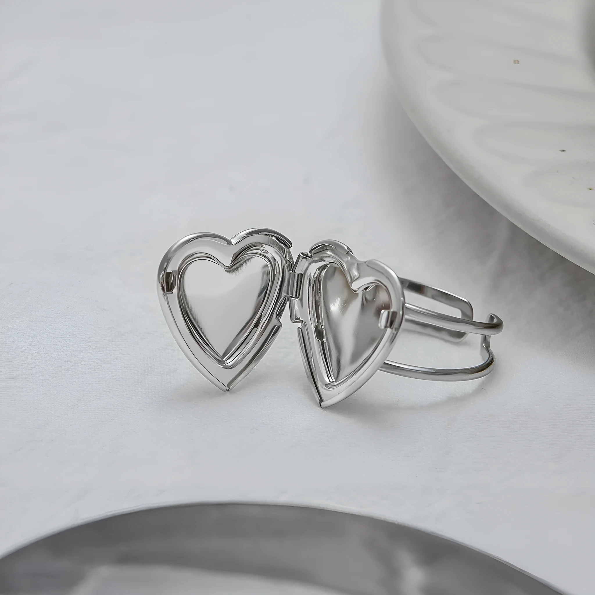 Stainless Steel Love Heart-shaped Ring for Women Electroplating Finish Fashion Jewellery JDRW2409013 JDRW2409013S