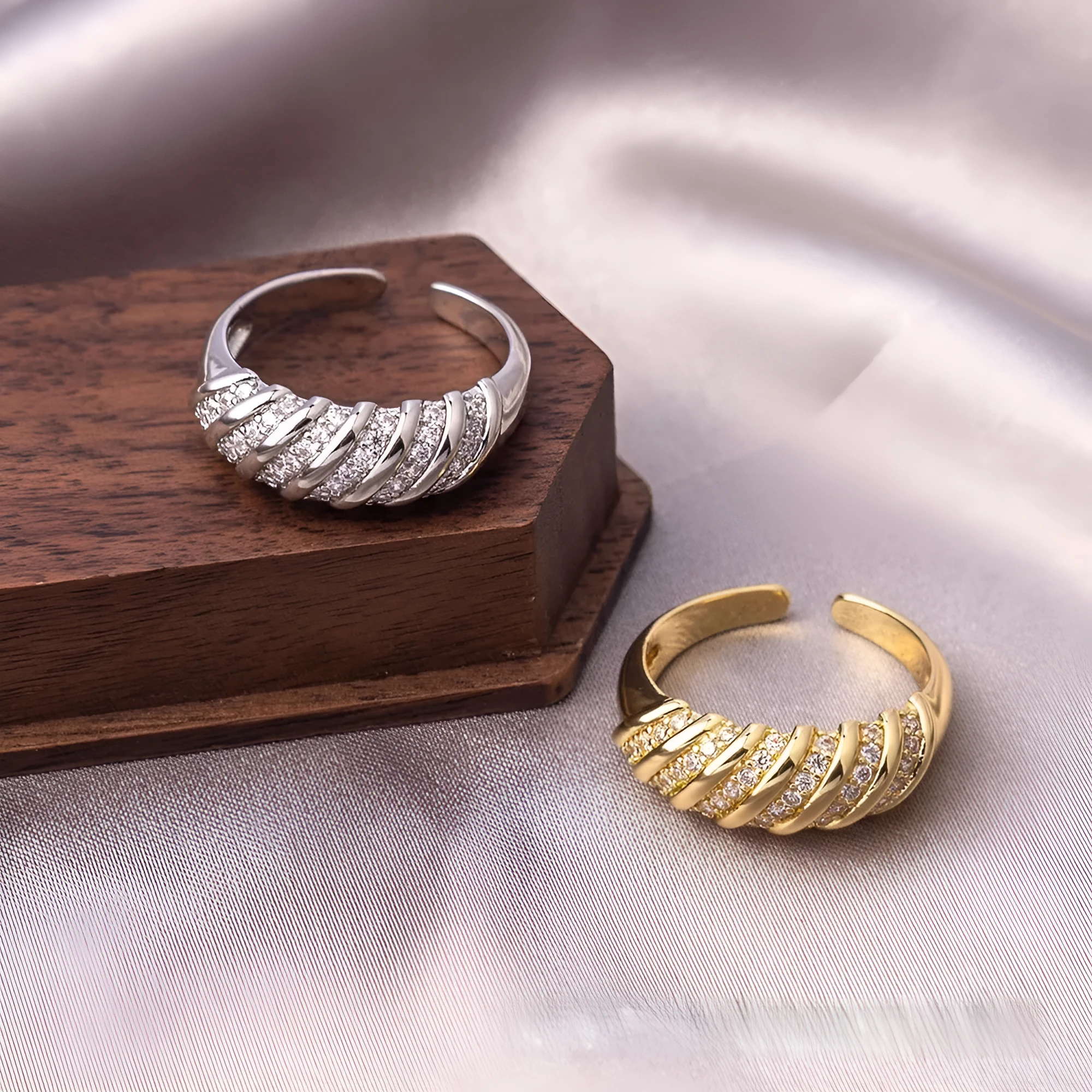 Copper open mouth ring with zircon ornament, adjustable U-shaped design, electroplated J-060 gold finish on grey background
