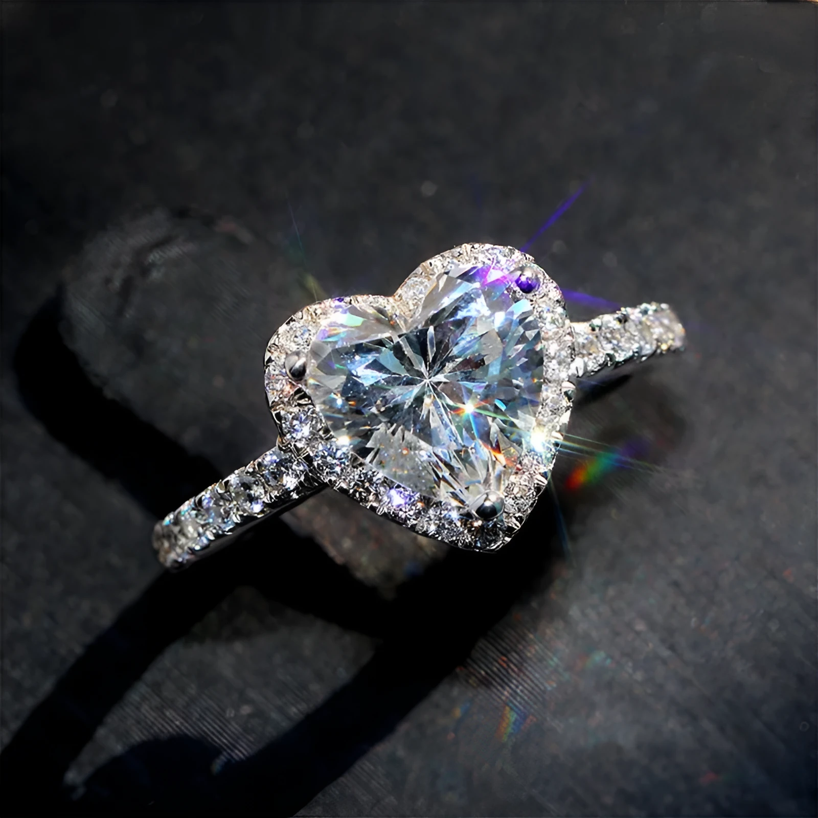 Heart-shaped alloy ring with gold-plated inlaid artificial gemstone in sizes No.5 to No.11 for women
