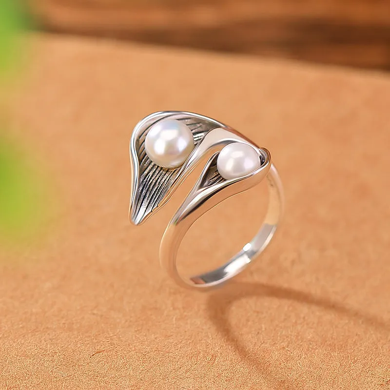 Silver alloy ring with pearl inlay, geometric shape, adjustable open mouth design for women