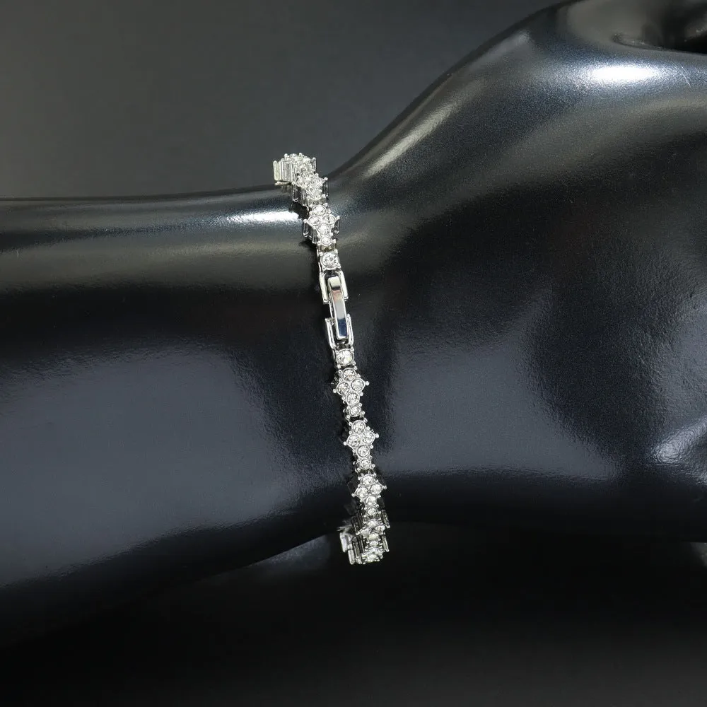Flower-shaped cross tennis chain bracelet in gold alloy with diamond geometry pattern close-up