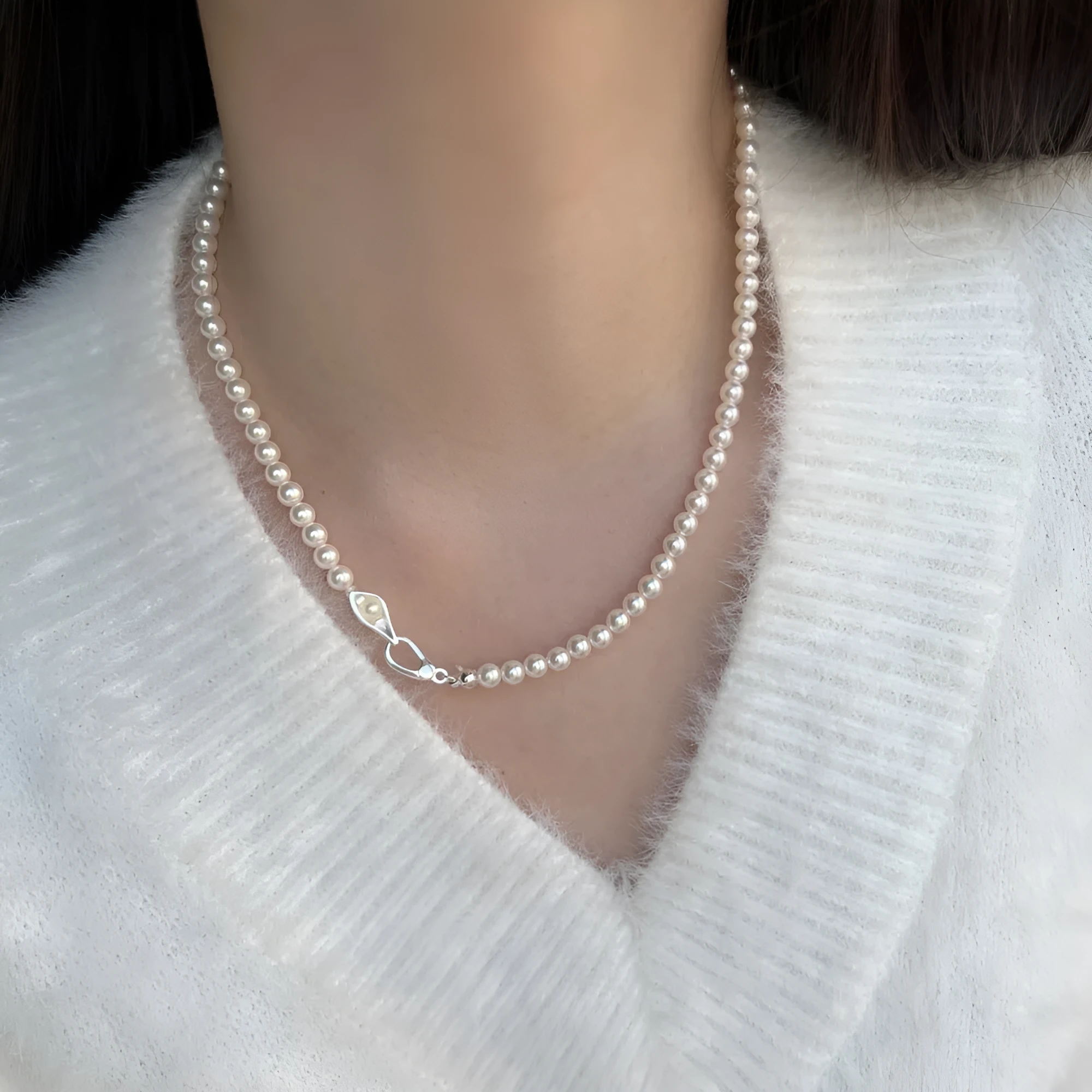 Women's sterling silver necklace with a pearl pendant on silver chain