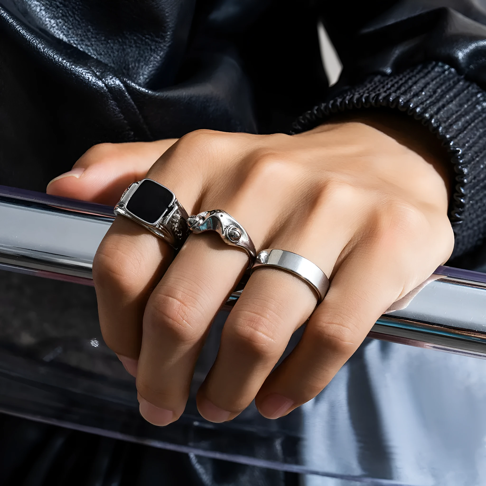 Three-piece frog square drip ring set in antique silver alloy with geometric design.