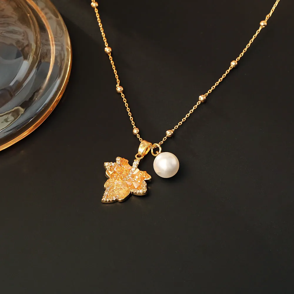 Retro gradient crystal maple leaf pendant necklace on copper chain for women