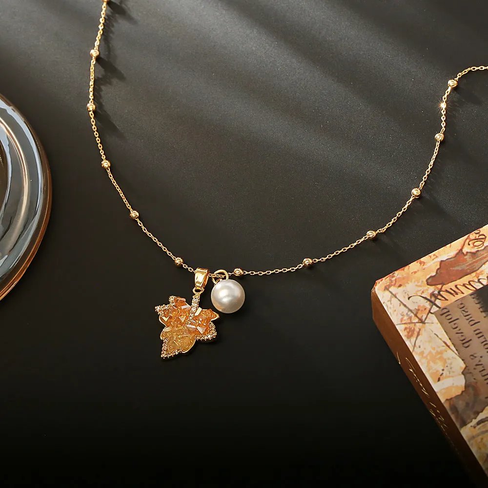 Retro gradient crystal maple leaf pendant necklace on copper chain for women