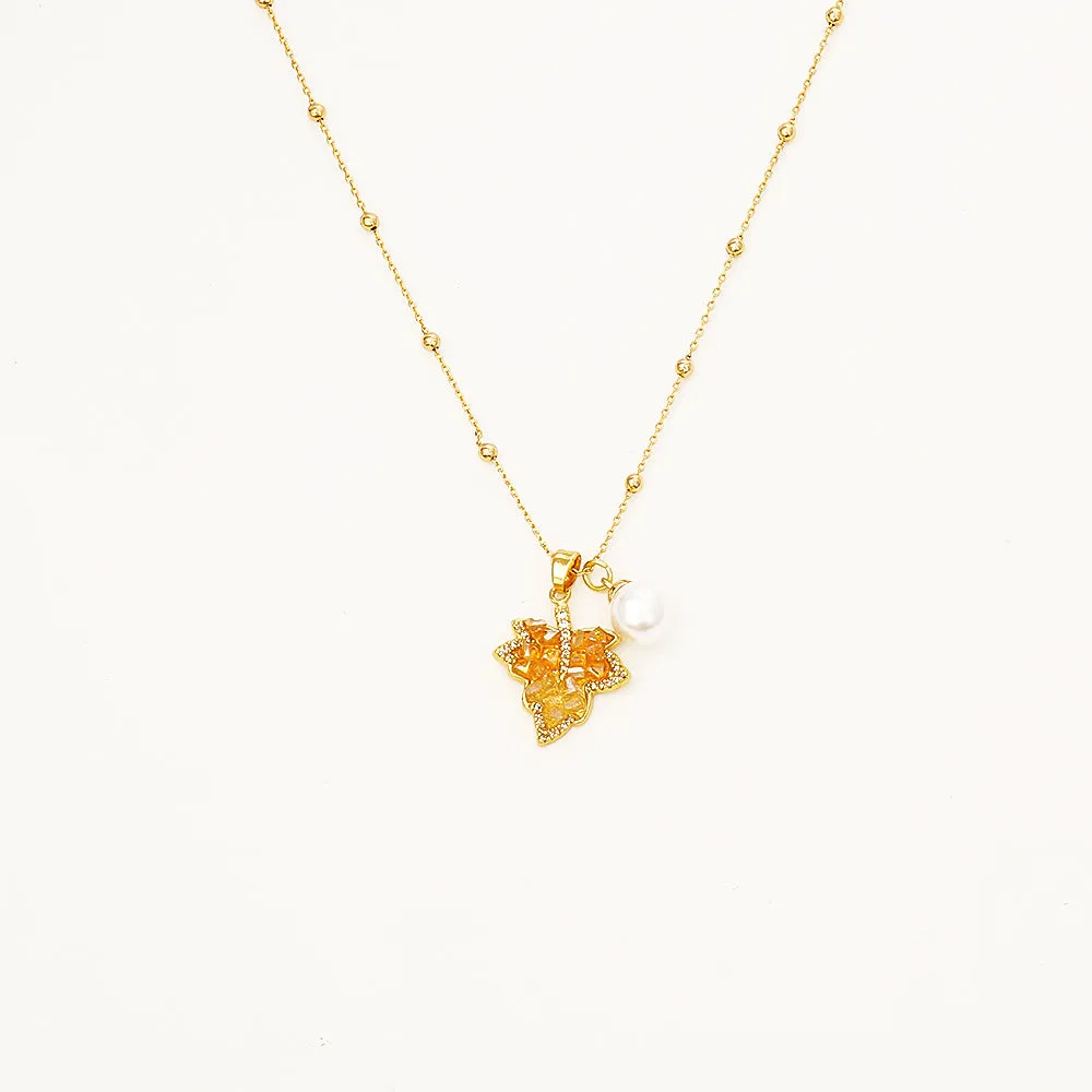 Retro gradient crystal maple leaf pendant necklace on copper chain for women