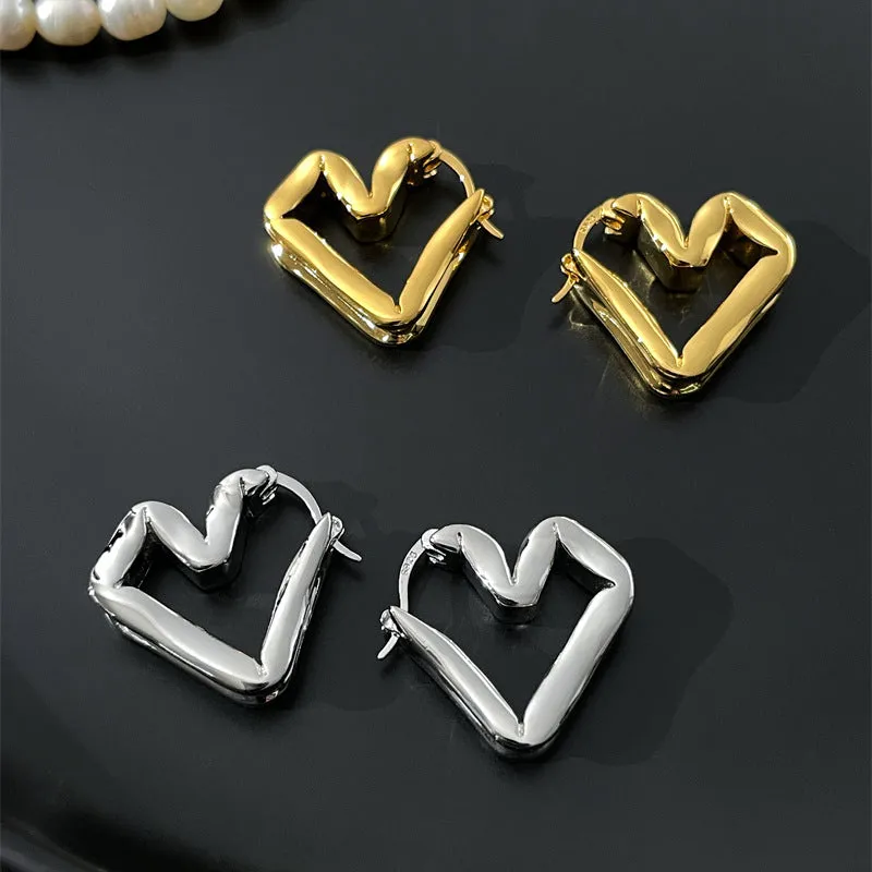 Unisex heart shaped ear clip earrings in gold and silver, retro minority design