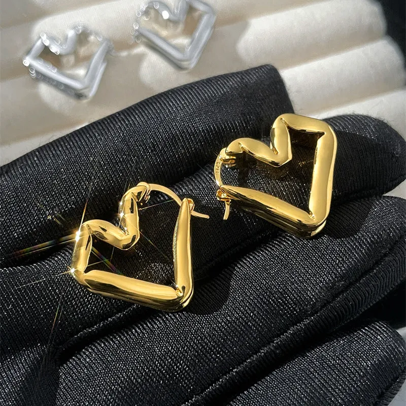 Unisex heart shaped ear clip earrings in gold and silver, retro minority design