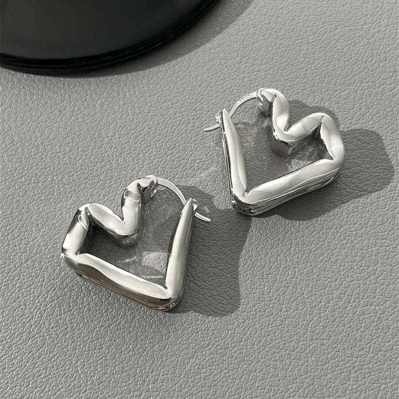Unisex heart shaped ear clip earrings in gold and silver, retro minority design