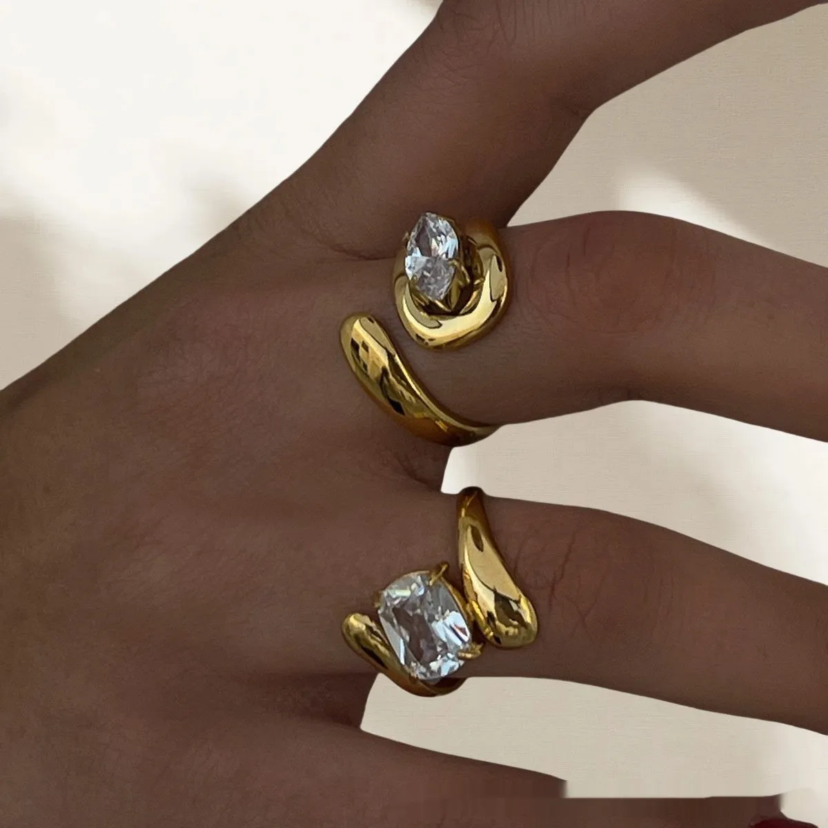 Geometric line stainless steel ring with electroplated finish in light luxury ins style, shown in colour JDRW2405007