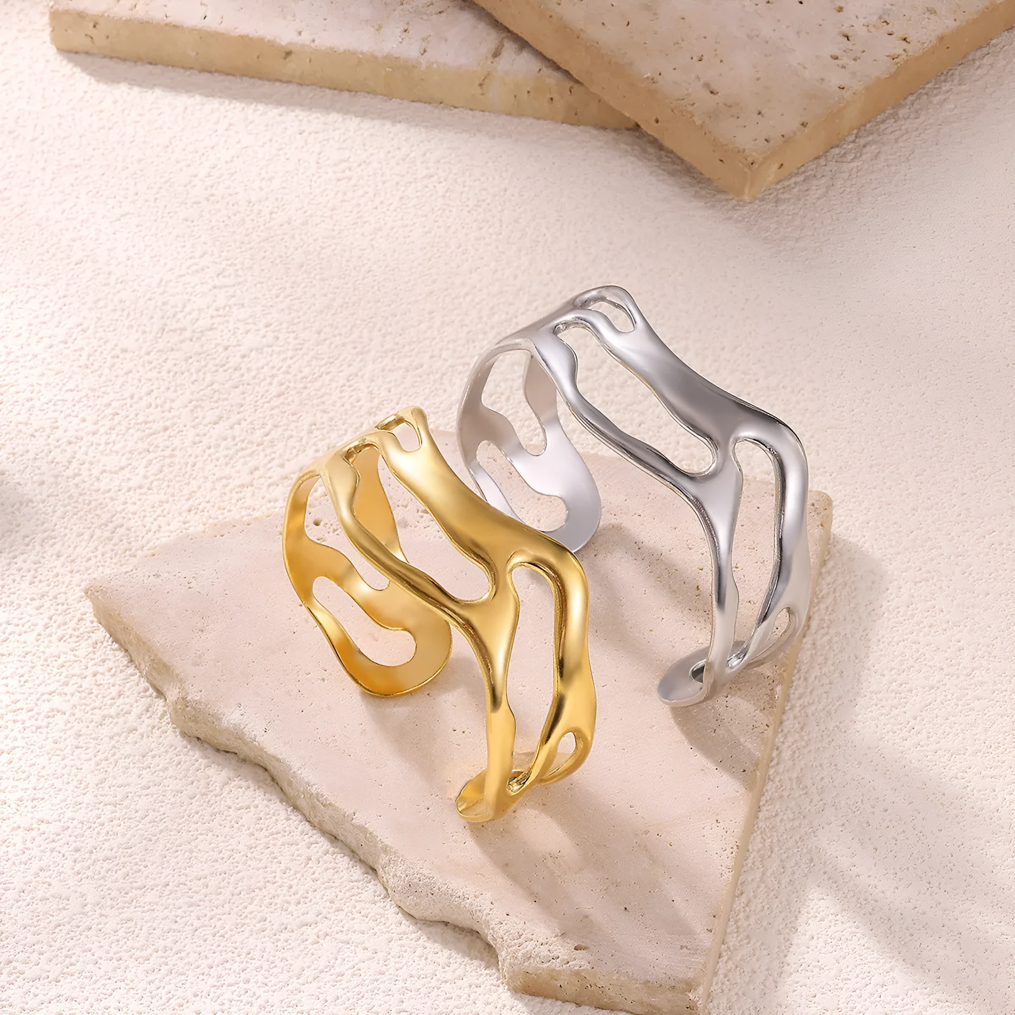 Simple irregular stainless steel gold-plated bracelet with electroplated finish in colour B1916 or B1918