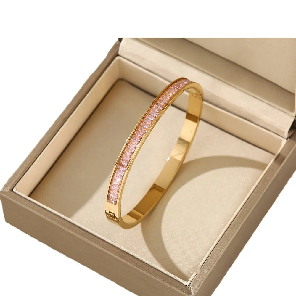 Electroplated titanium steel bracelet with round element in gold purple finish