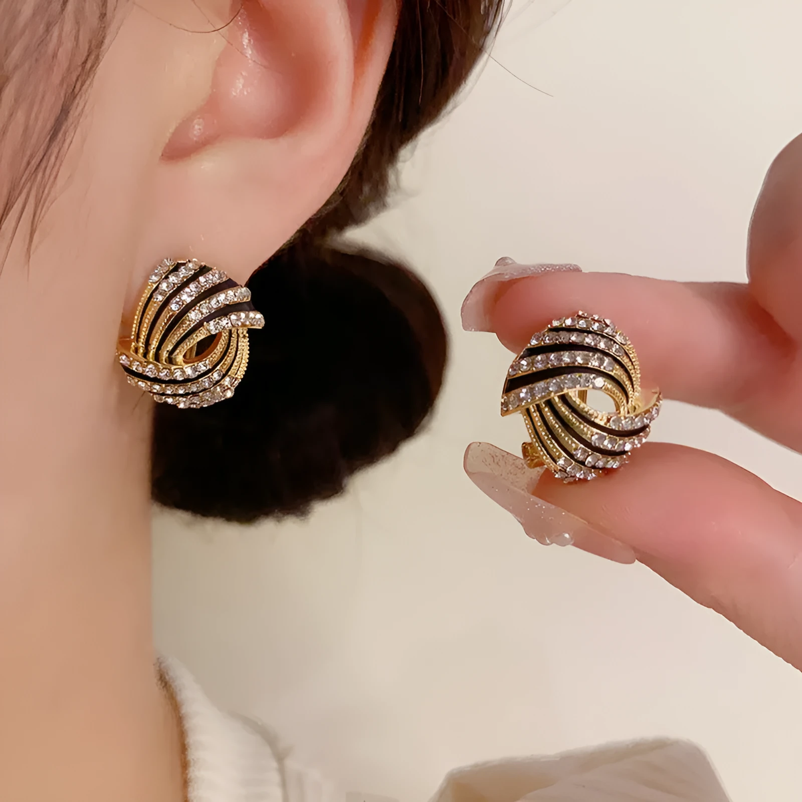 Super-flashing rhinestone ear studs with thick real gold plating on copper, geometric ring shape for women