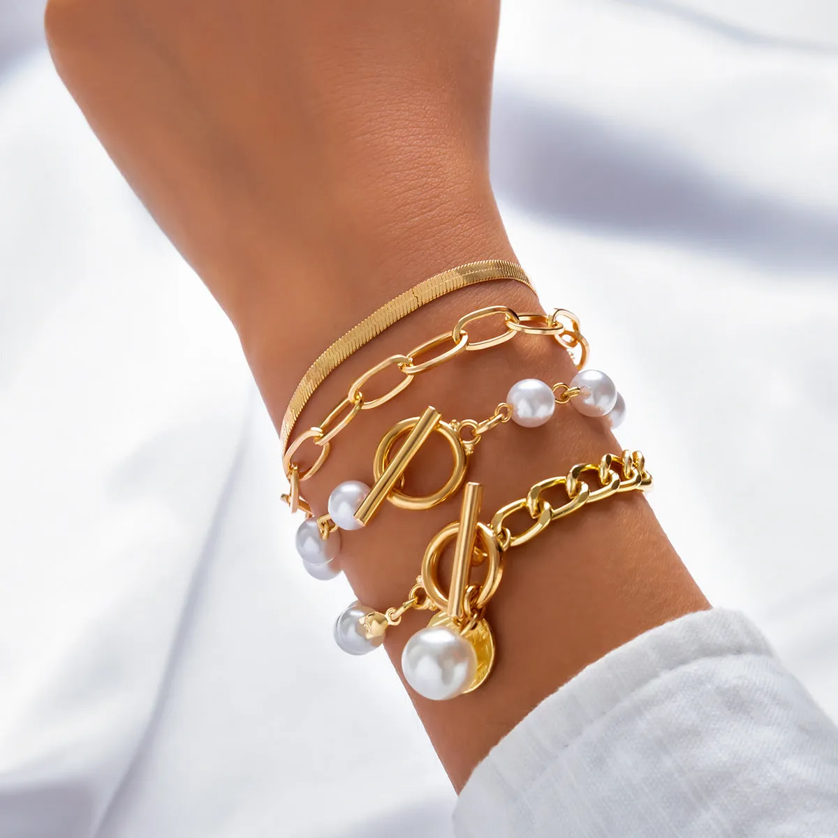 Retro pearl chain beaded bracelet set with heart shape beads in gold and white K electroplated finish