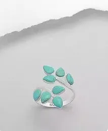 Silver bubble ring with eight-leaf green agate stone on a plain background