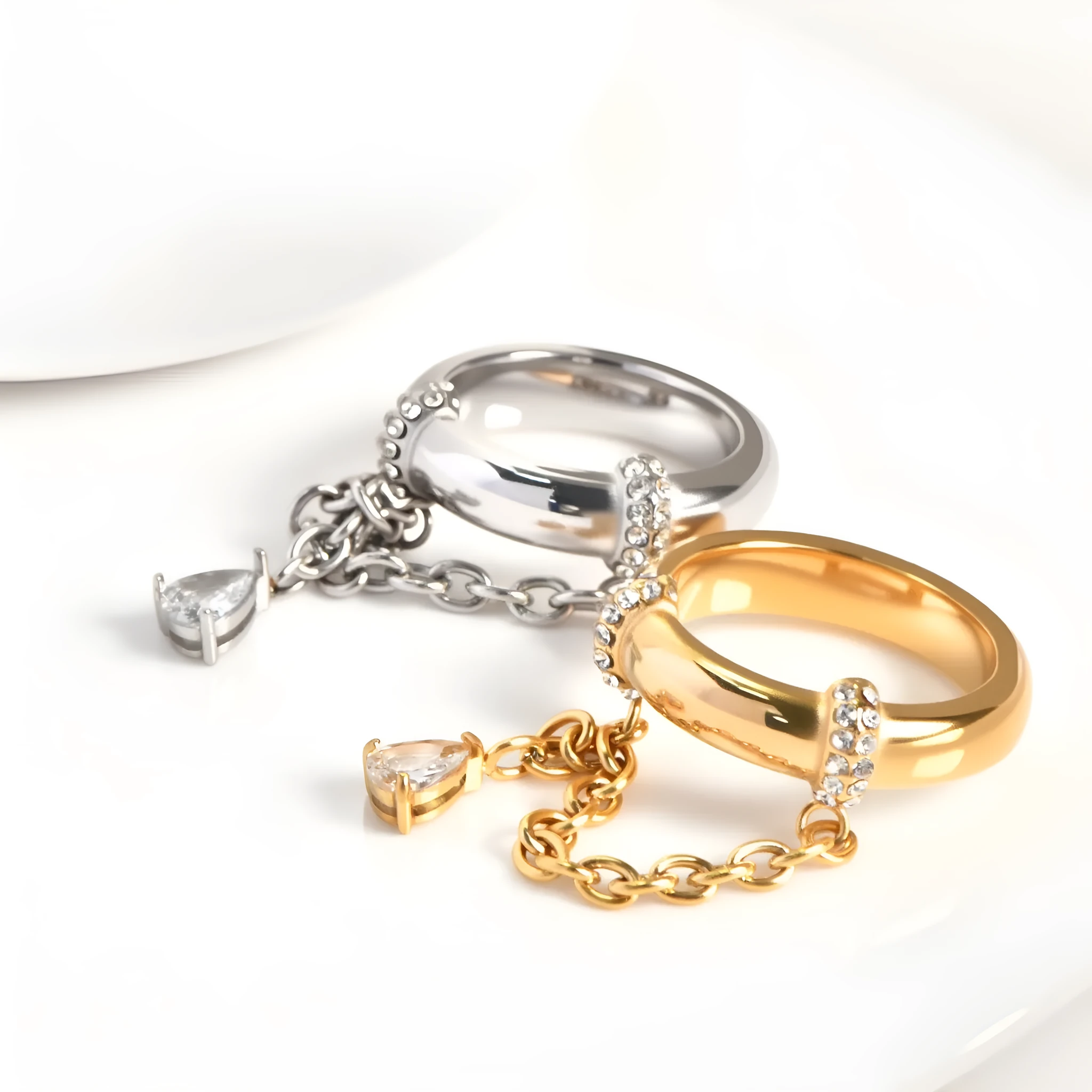 Gold rhinestone-encrusted chain ring for women, 304 stainless steel, geometric shape, sizes No 6 No 7 No 8