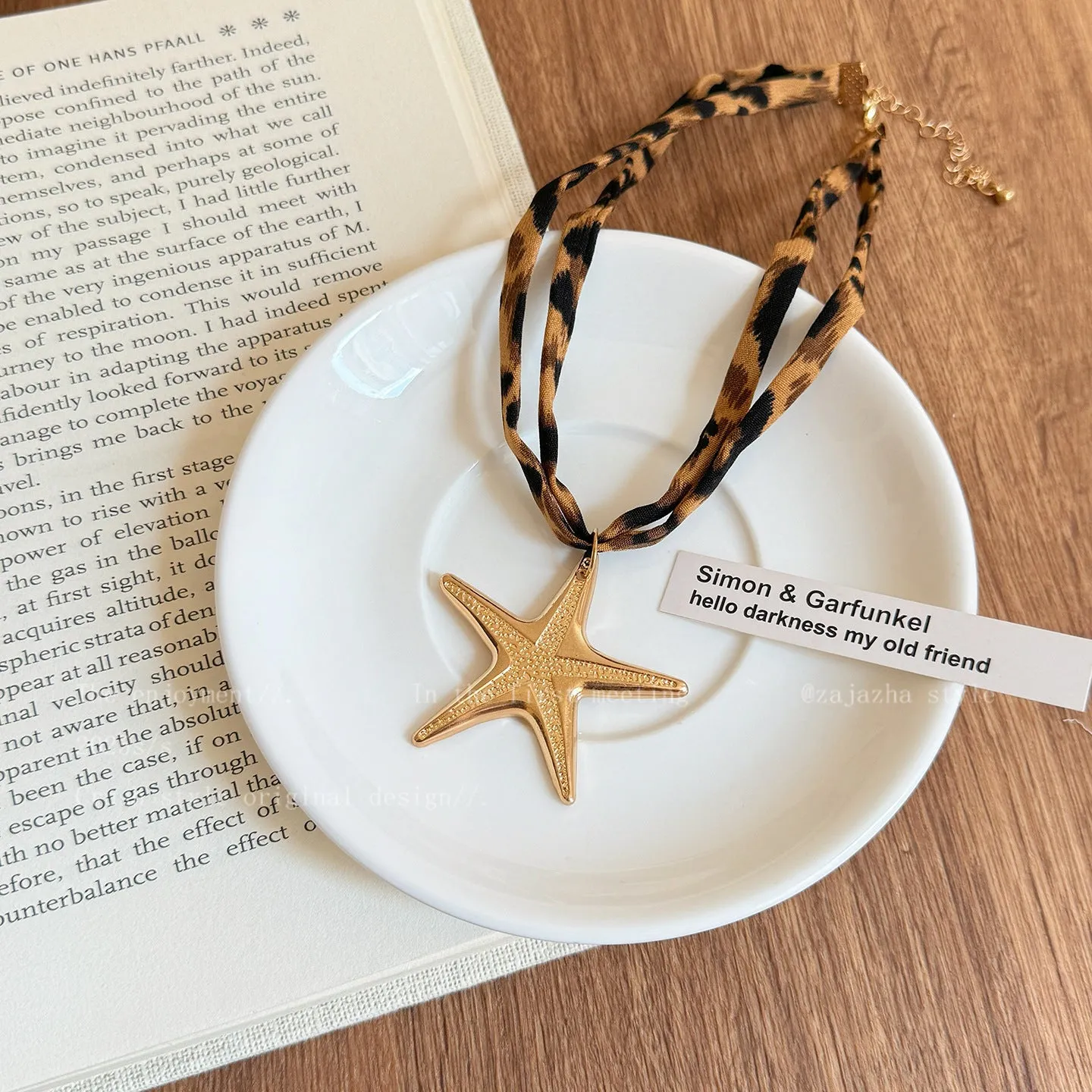 Acrylic retro starfish love necklace with Maillard brown leopard pattern and electroplated finish