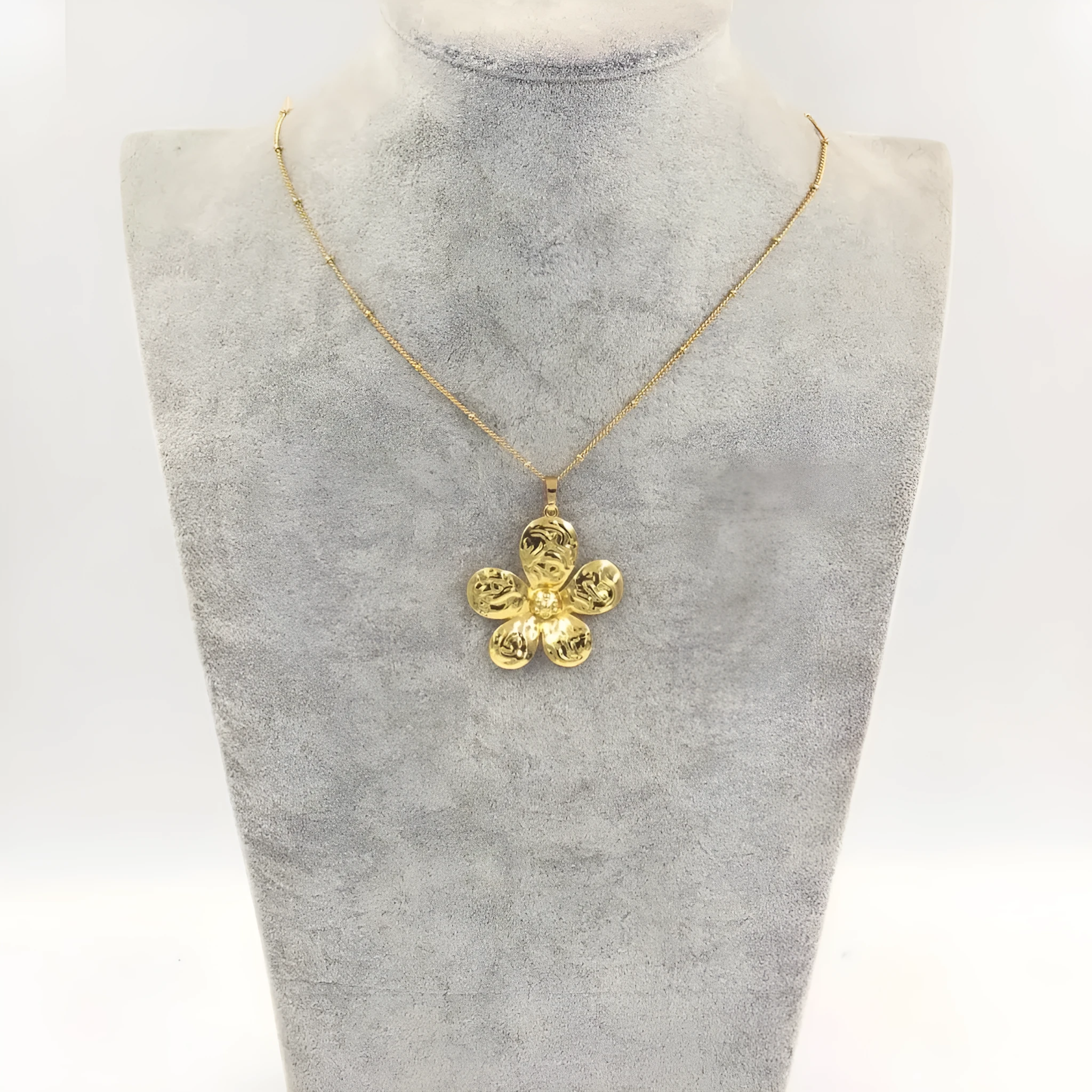 Brass 18K gold plated double ring flower pendant chain necklace on woman – gold colour