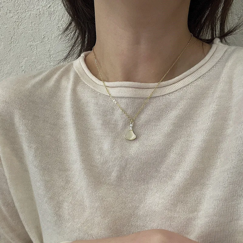 Normcore double-layer necklace for women with retro rhinestone geometric pendant and alloy chain