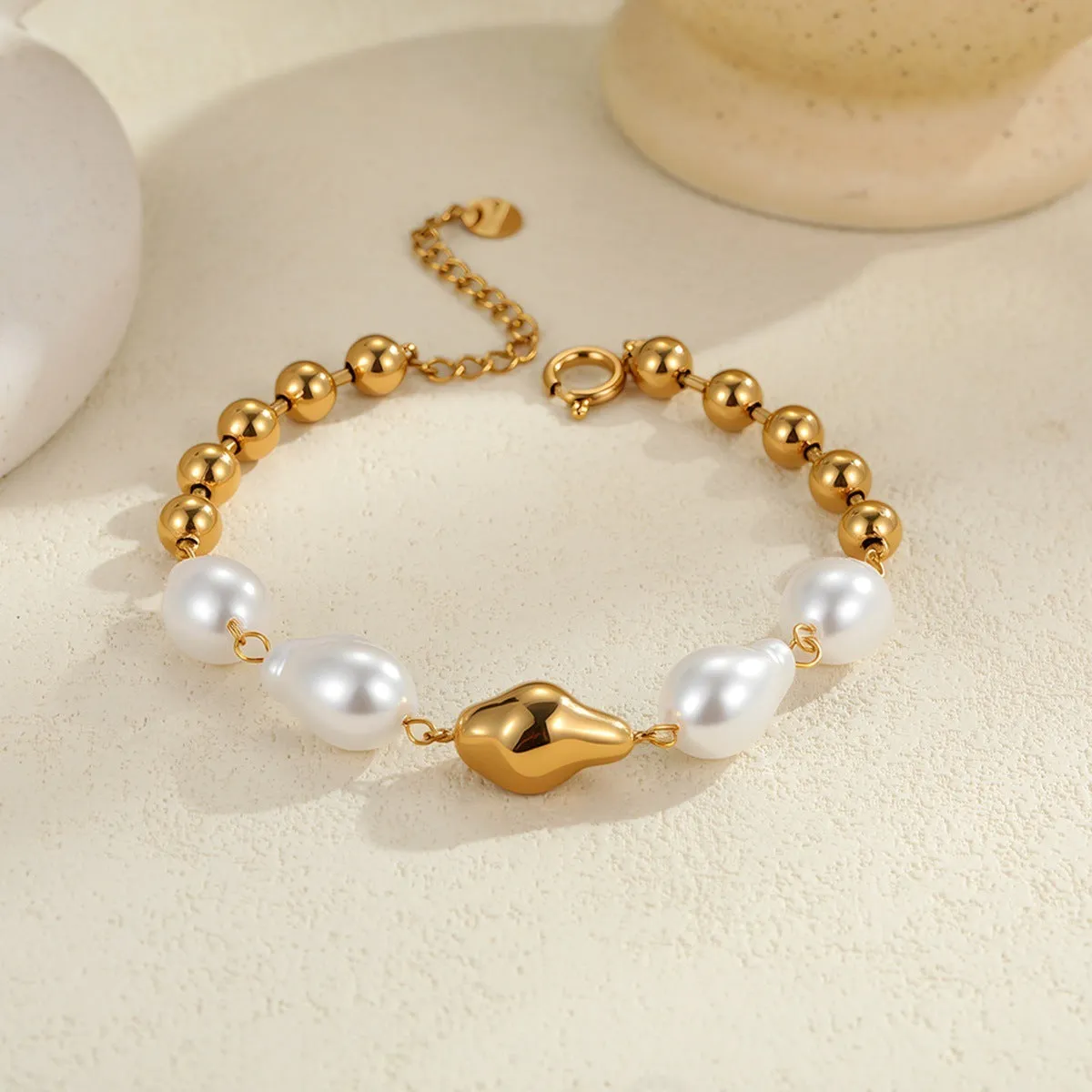 Women's heart shape baroque pearl bracelet with diamond detail in stainless steel 18K electroplated finish