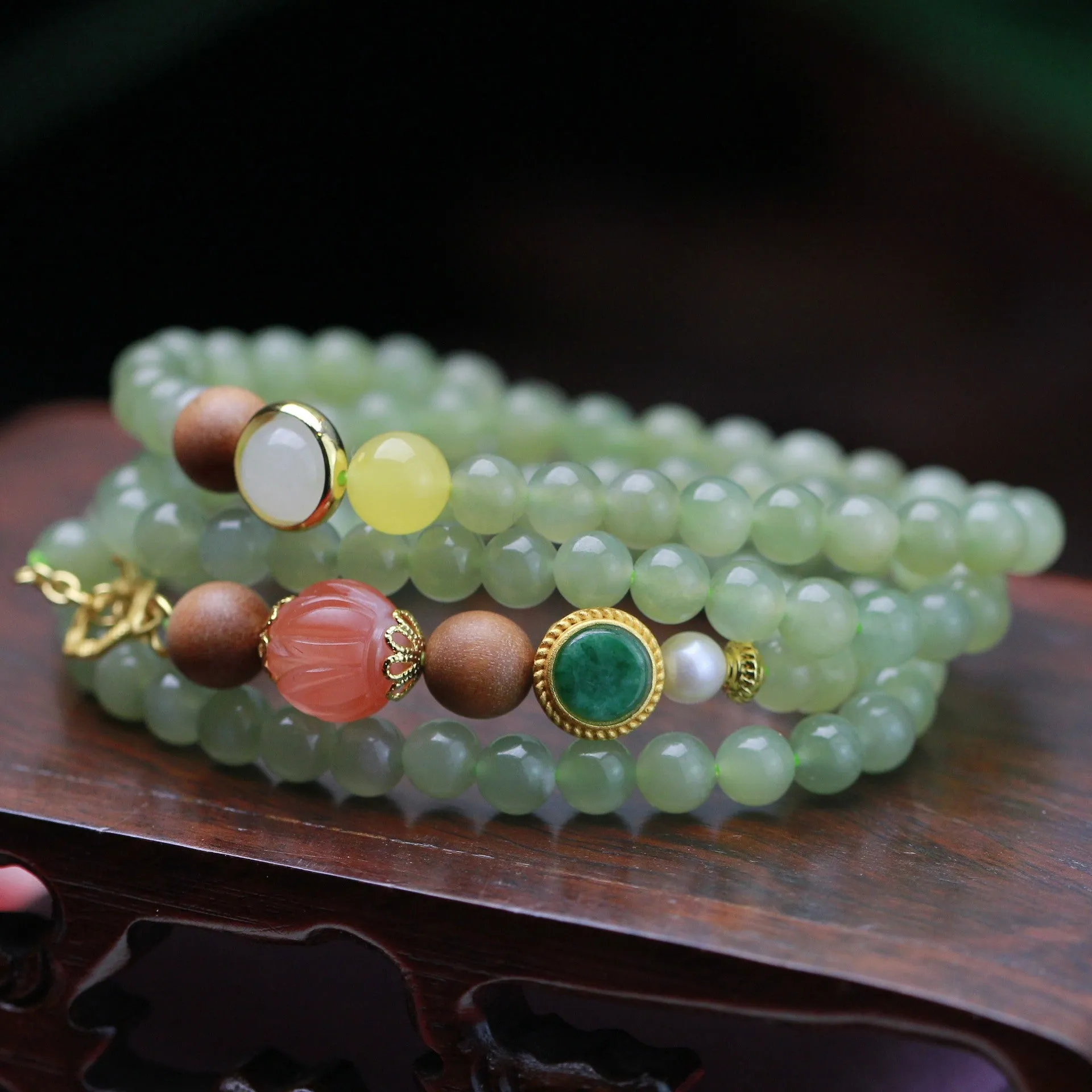 Hetian jade red lotus beads necklace with white sandalwood beeswax bracelet featuring zodiac animal modelling