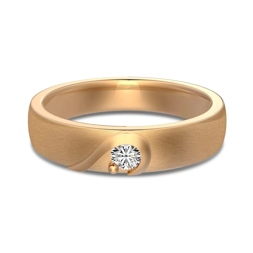 S925 sterling silver heart-shaped couple ring in platinum finish on plain background