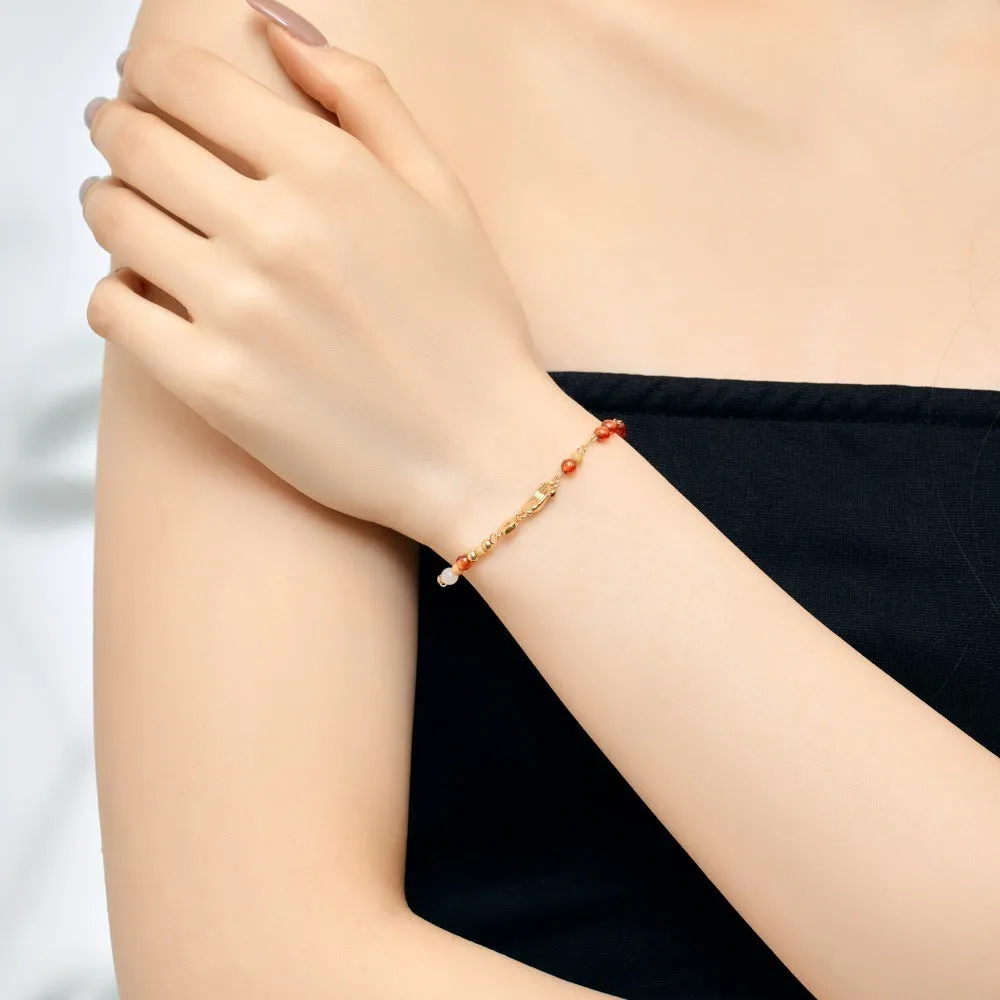 Chalcedony Design 925 silver electroplated gold round link women's bracelet on white background