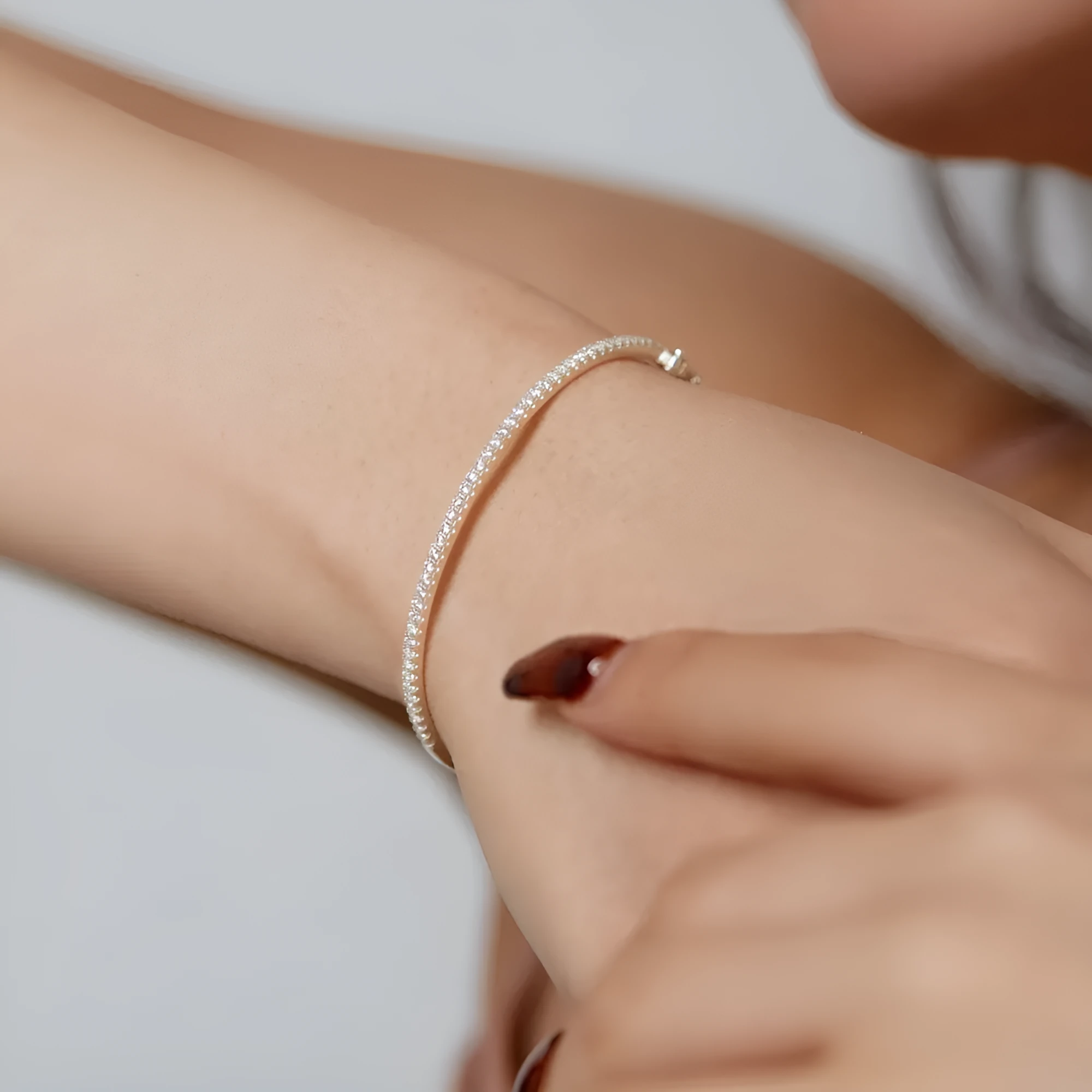 S925 sterling silver bracelet with gang drill geometric design in platinum colour on display