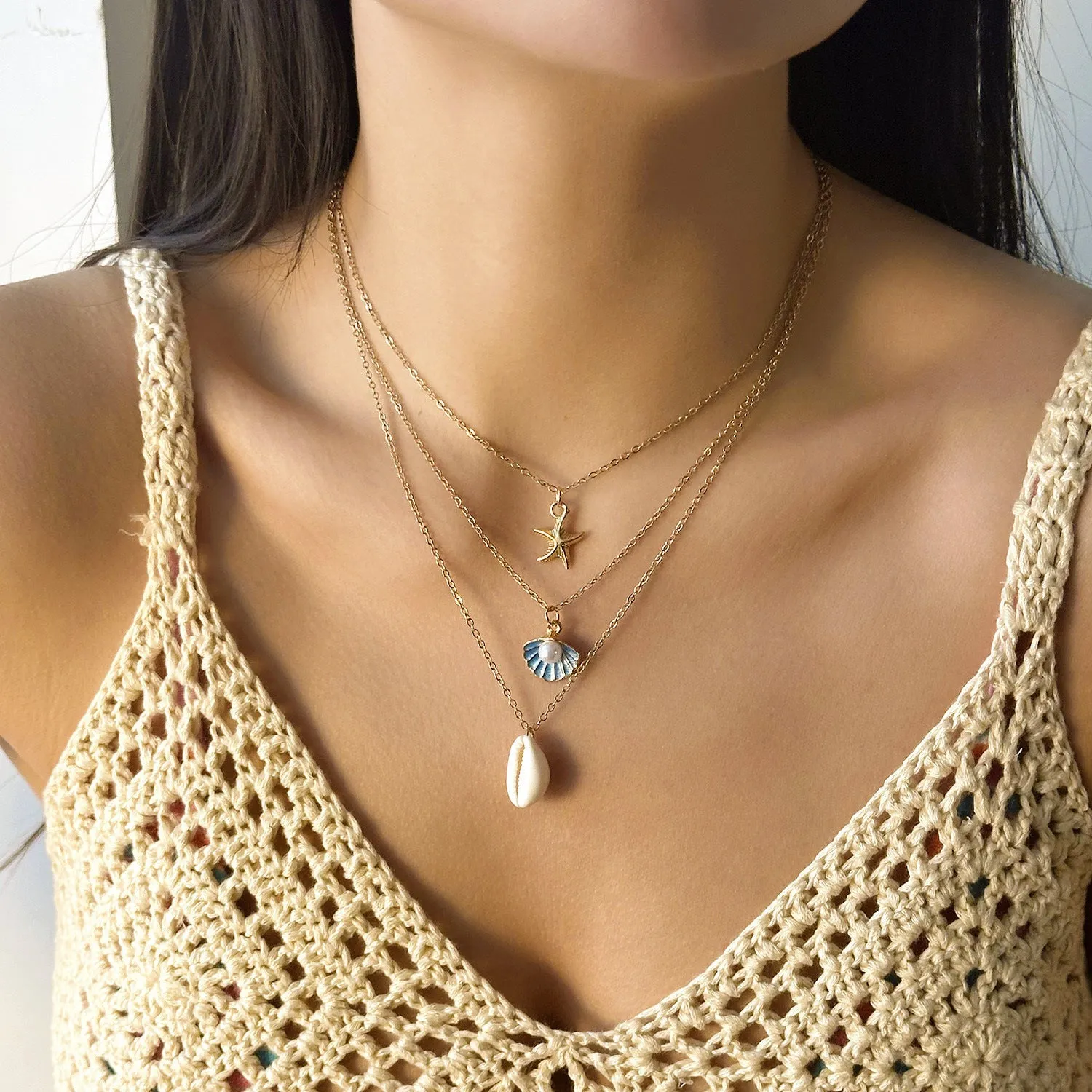 Beach style starfish shell pendant necklace with pink shell colour and wooden bead alloy chain for women