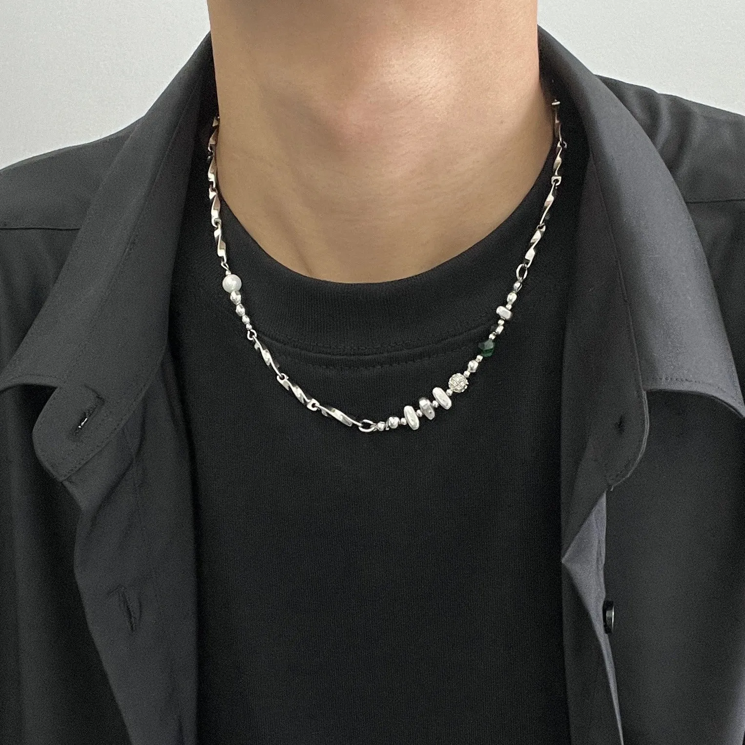 Polished stainless steel necklace in broken silver with adjustable chain, cold wind style, unisex design