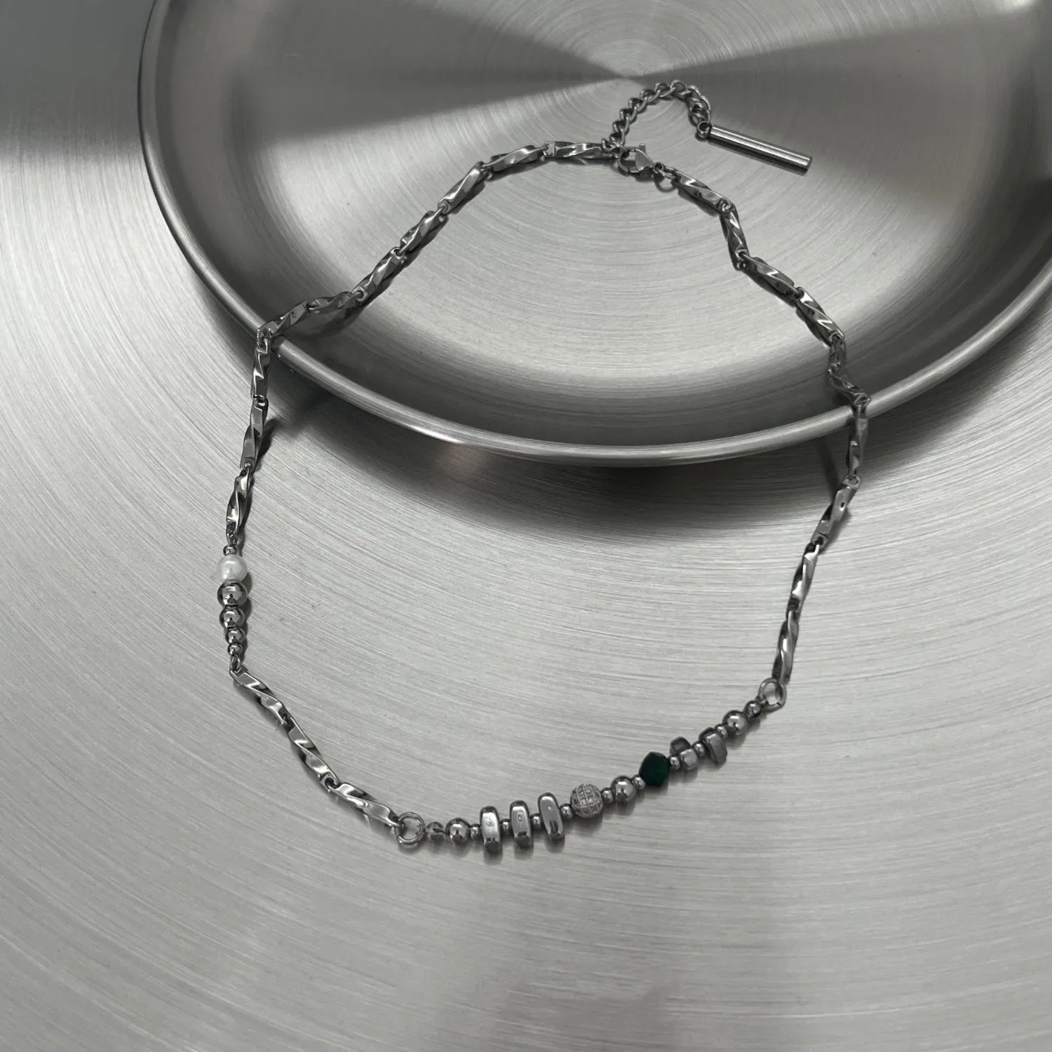 Polished stainless steel necklace in broken silver with adjustable chain, cold wind style, unisex design