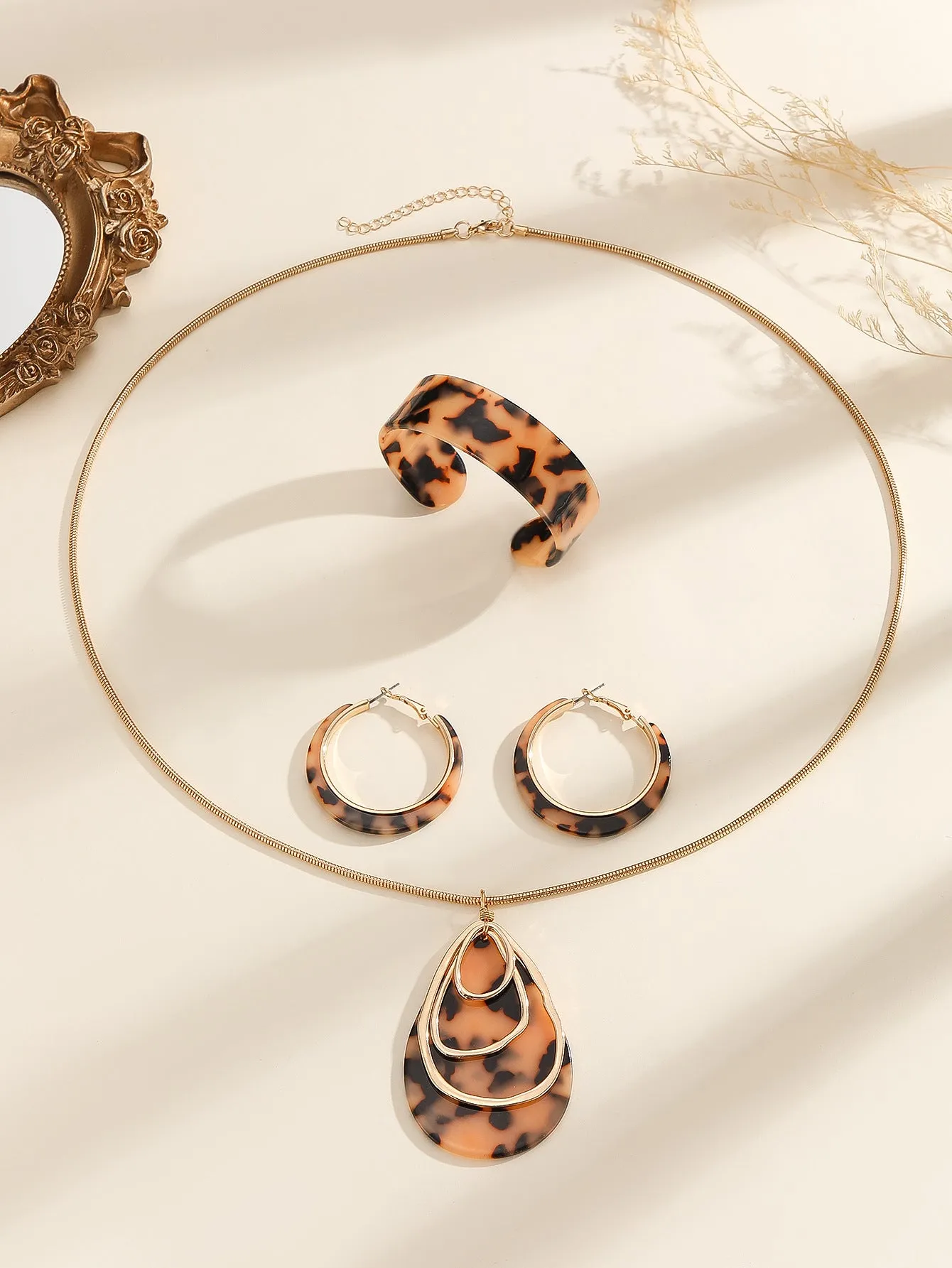 Acrylic bracelet earrings necklace three piece jewellery set in clear design