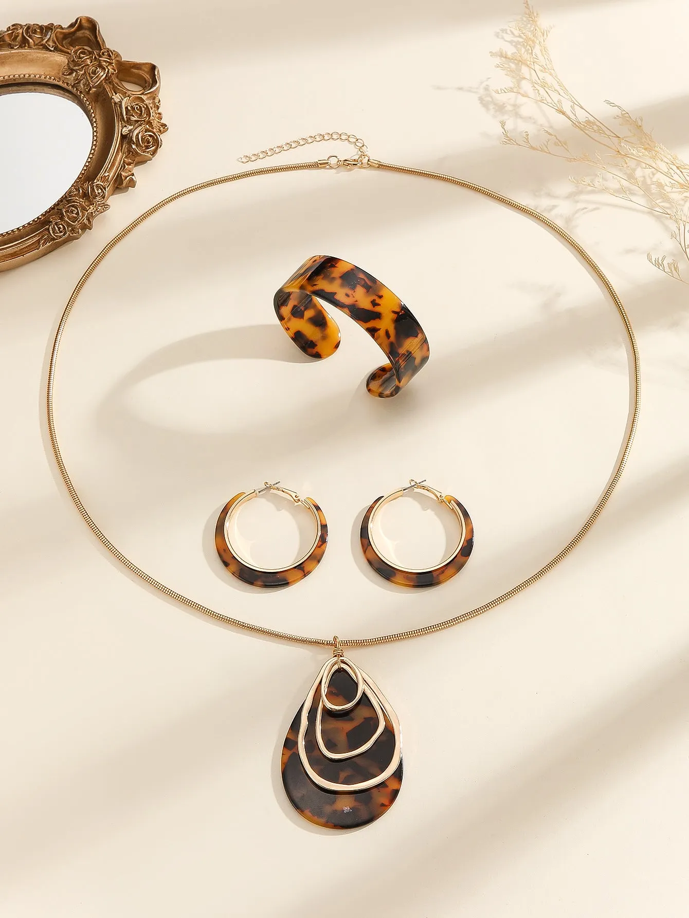 Acrylic bracelet earrings necklace three piece jewellery set in clear design