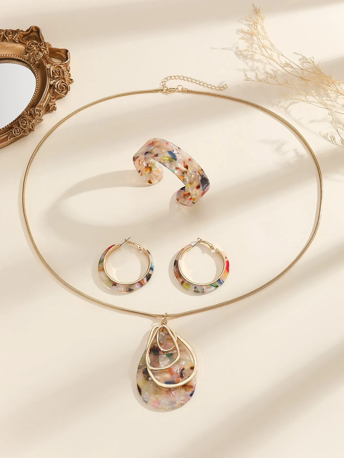 Acrylic bracelet earrings necklace three piece jewellery set in clear design