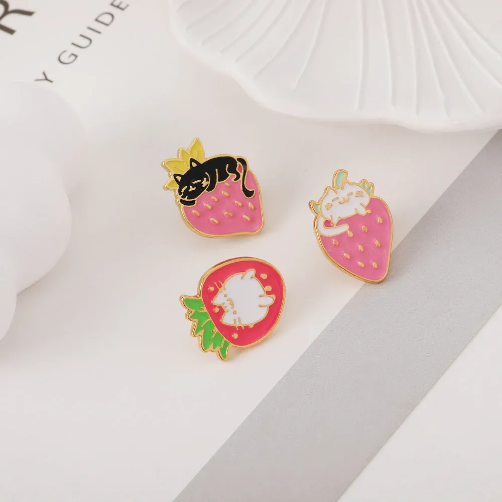 Alloy metal brooch with cat strawberry cake and dripping oil design in five colour options