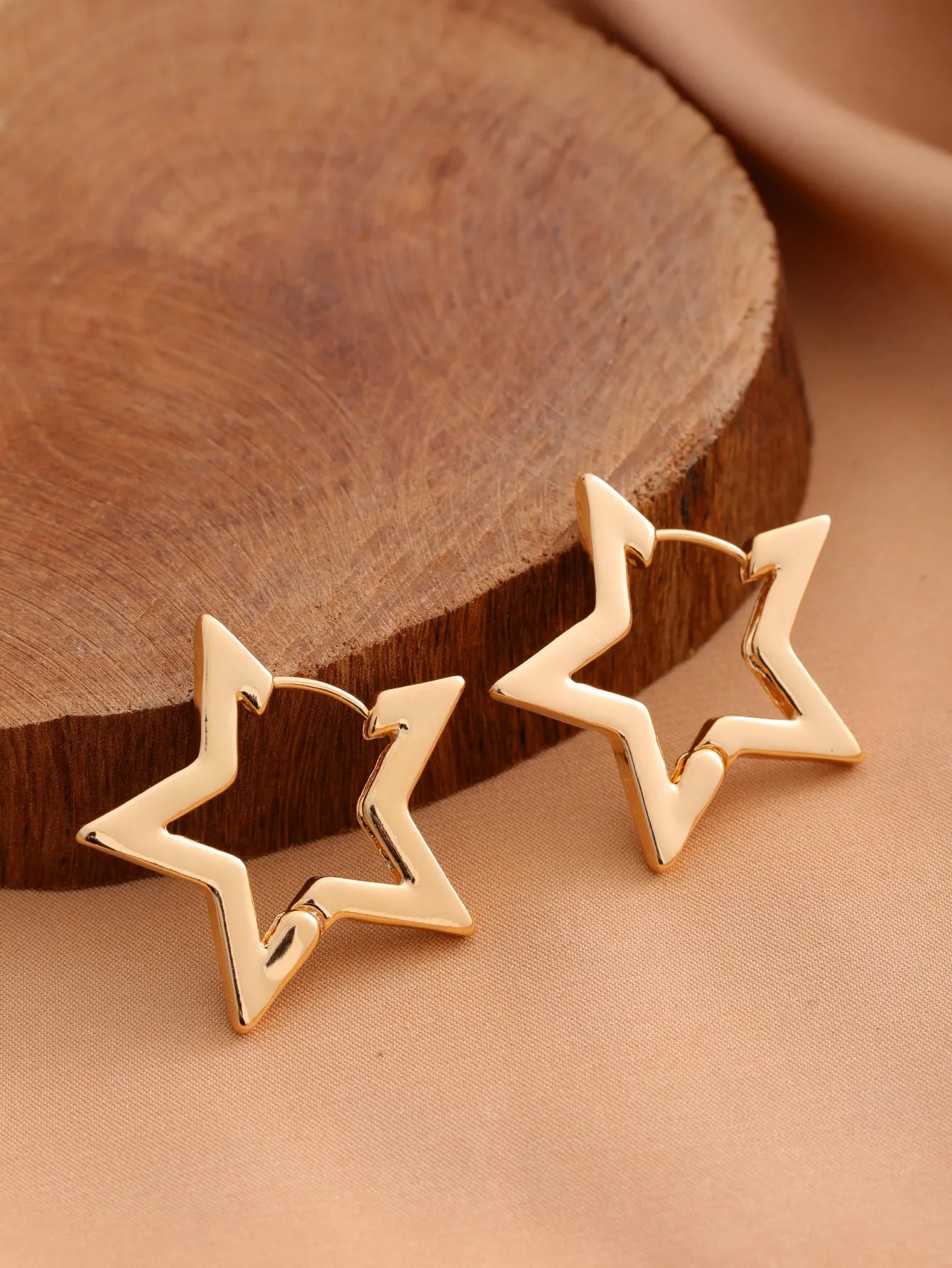 Fashion grid versatile temperament earrings in metal stud style