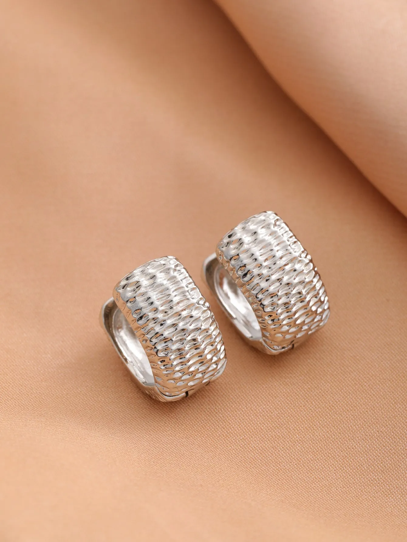 Fashion grid versatile temperament earrings in metal stud style