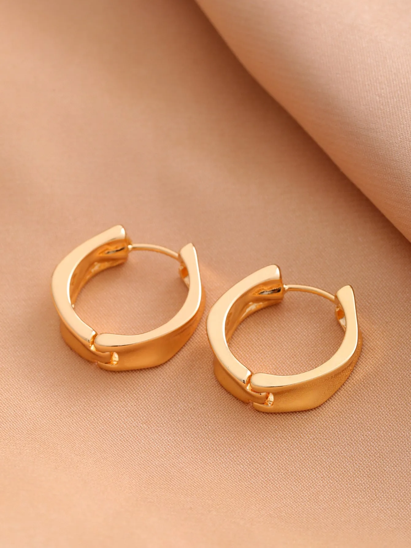 Fashion grid versatile temperament earrings in metal stud style