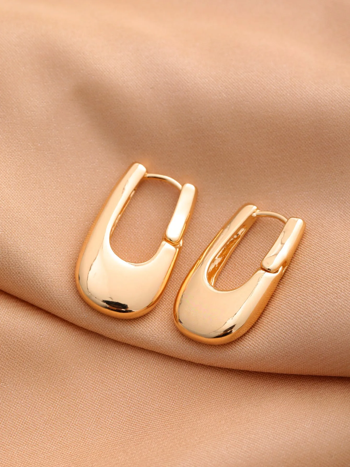 Fashion grid versatile temperament earrings in metal stud style