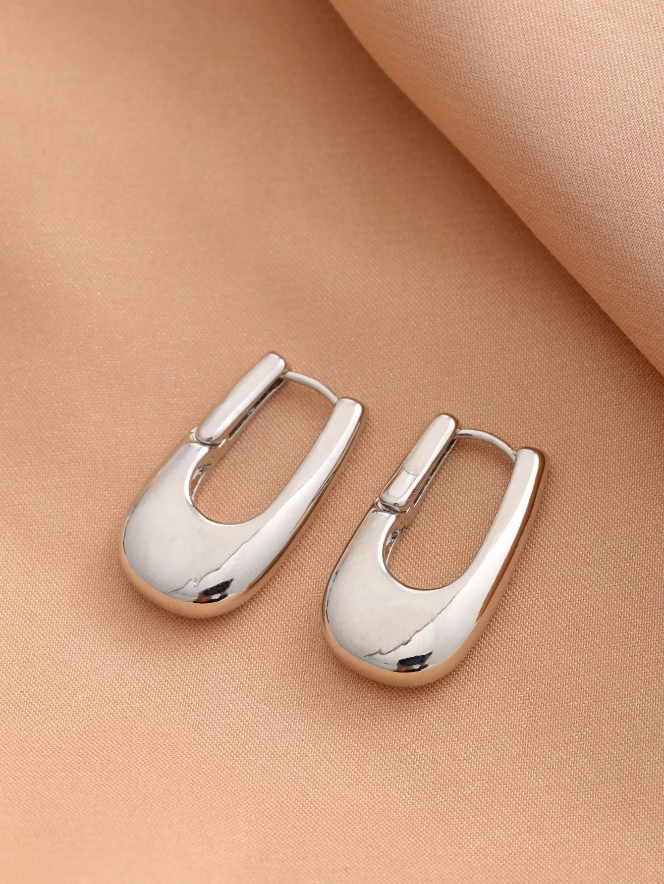 Fashion grid versatile temperament earrings in metal stud style