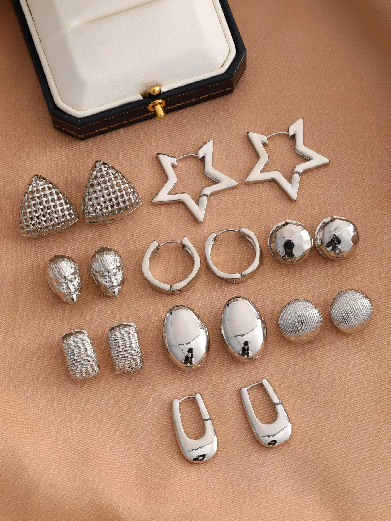 Fashion grid versatile temperament earrings in metal stud style