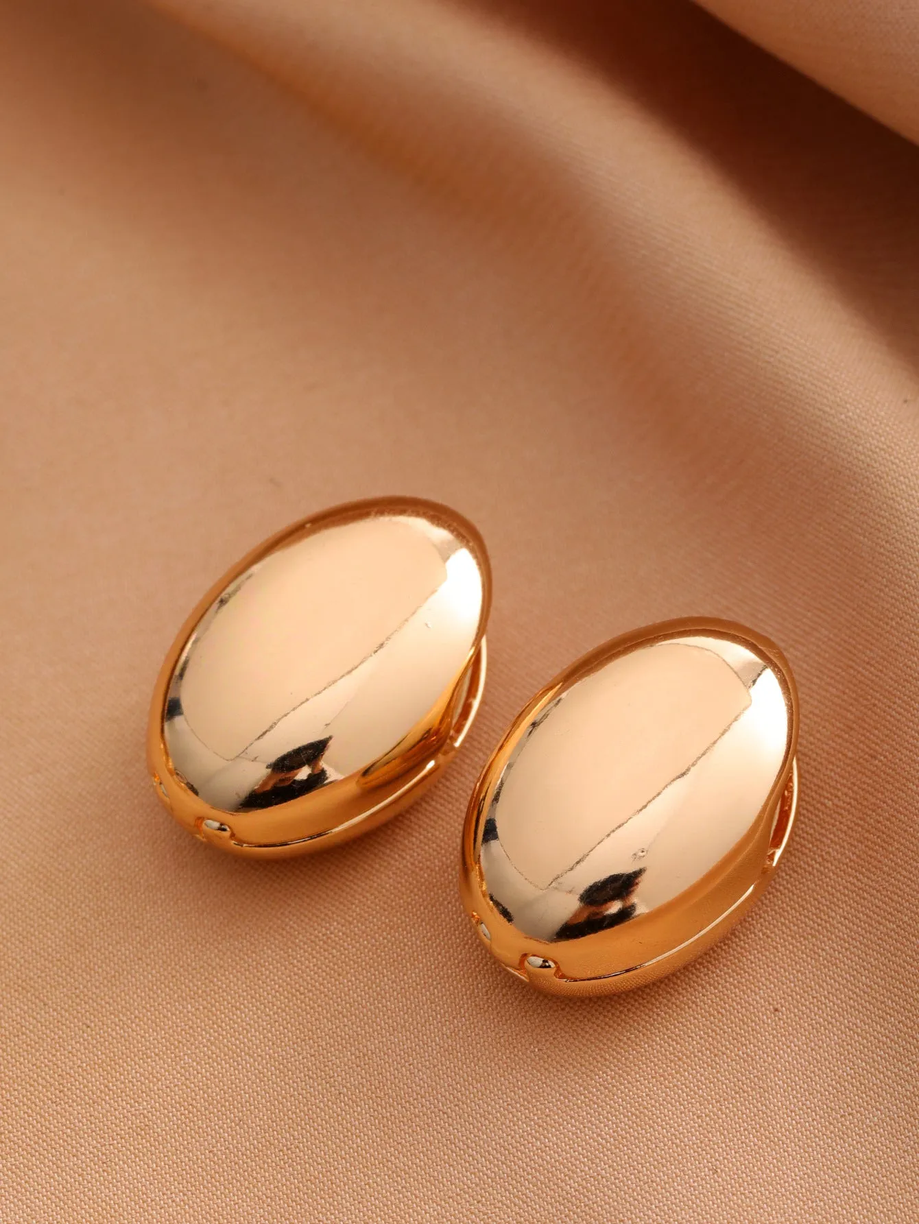 Fashion grid versatile temperament earrings in metal stud style