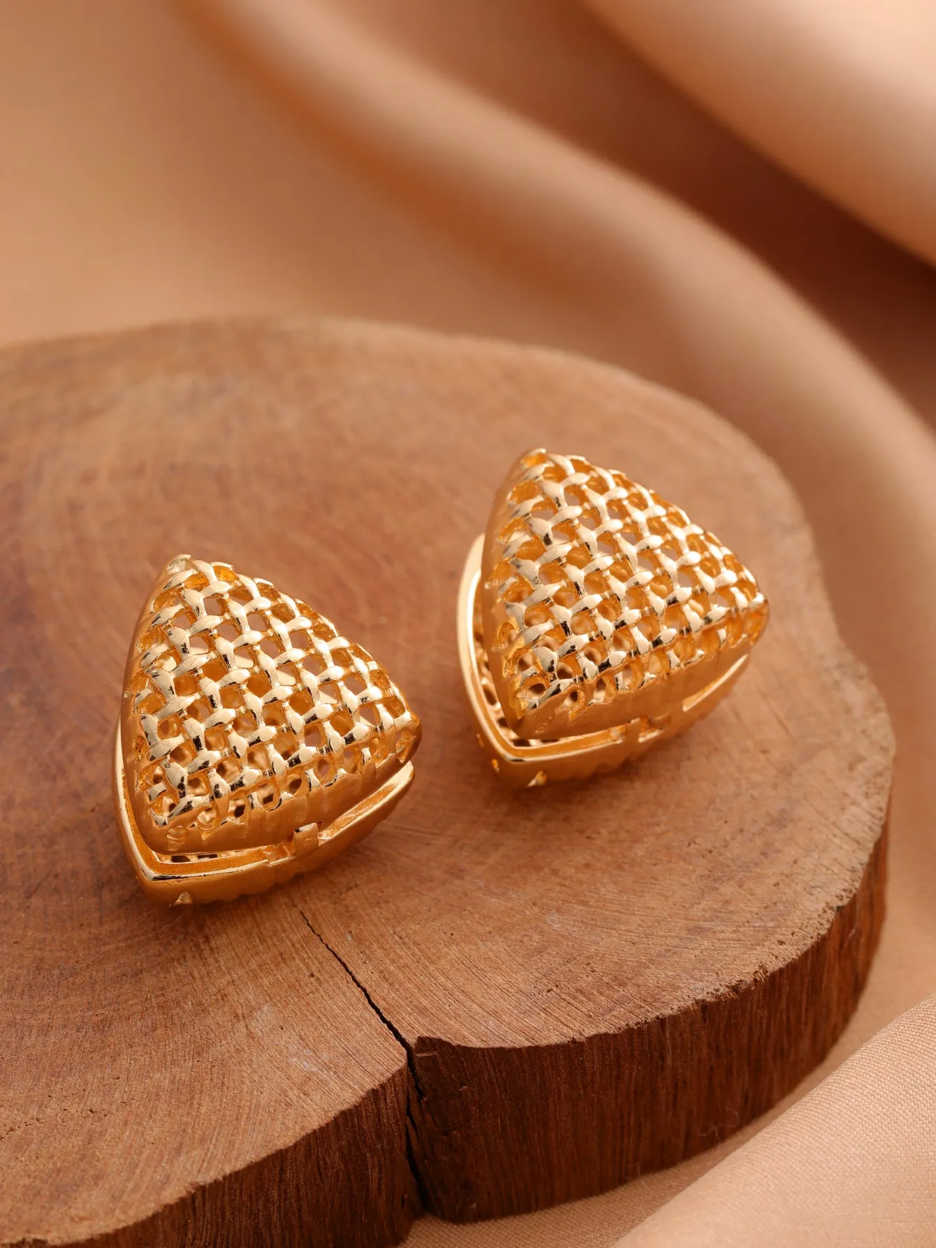 Fashion grid versatile temperament earrings in metal stud style