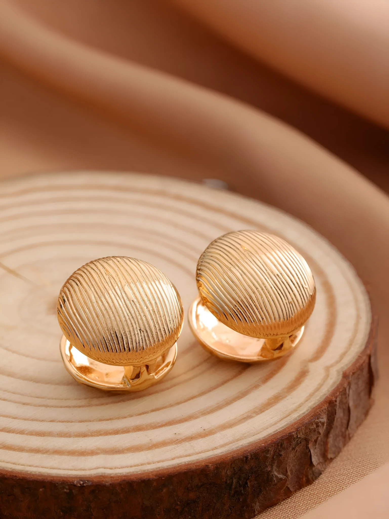Fashion grid versatile temperament earrings in metal stud style