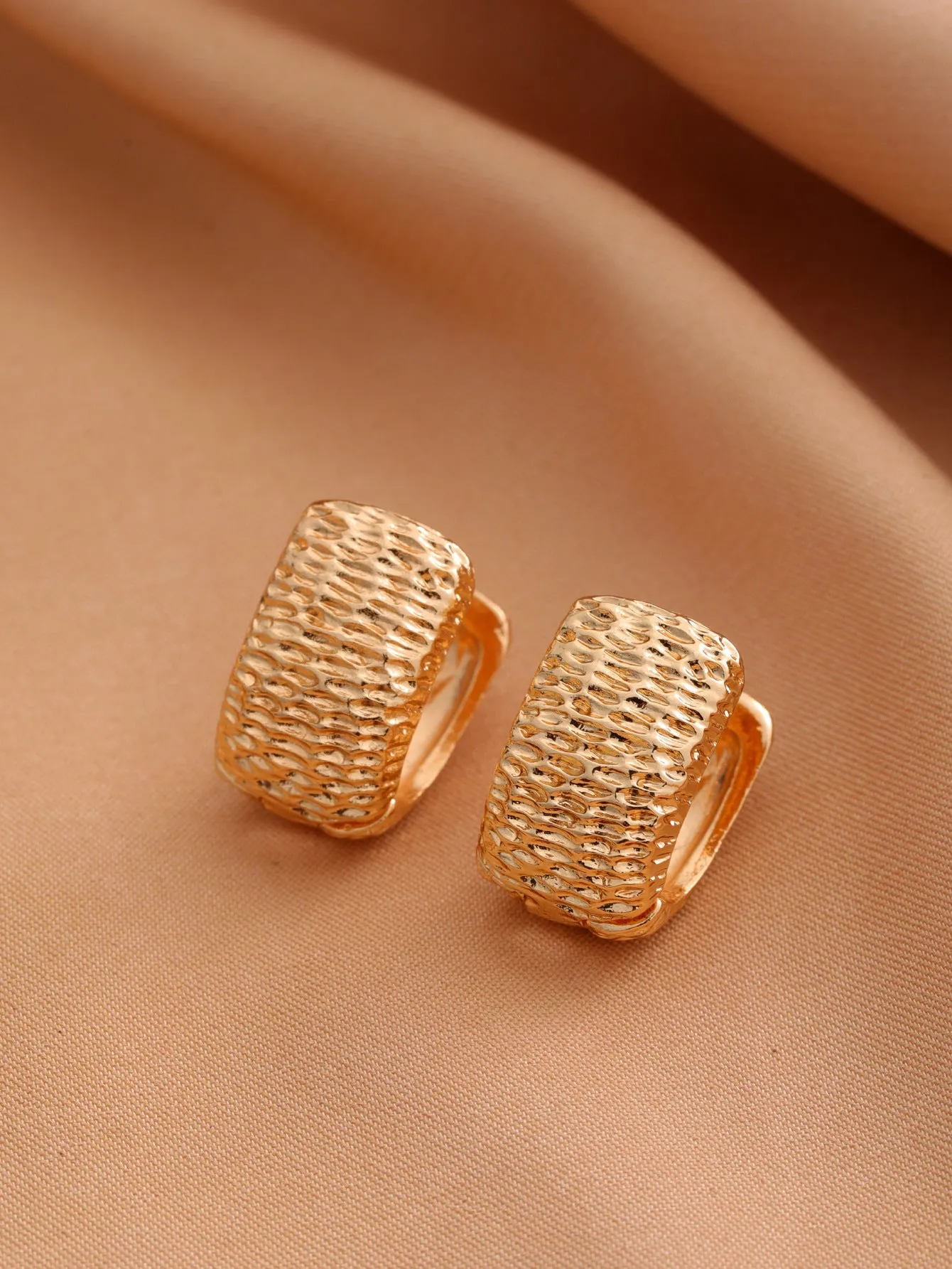 Fashion grid versatile temperament earrings in metal stud style