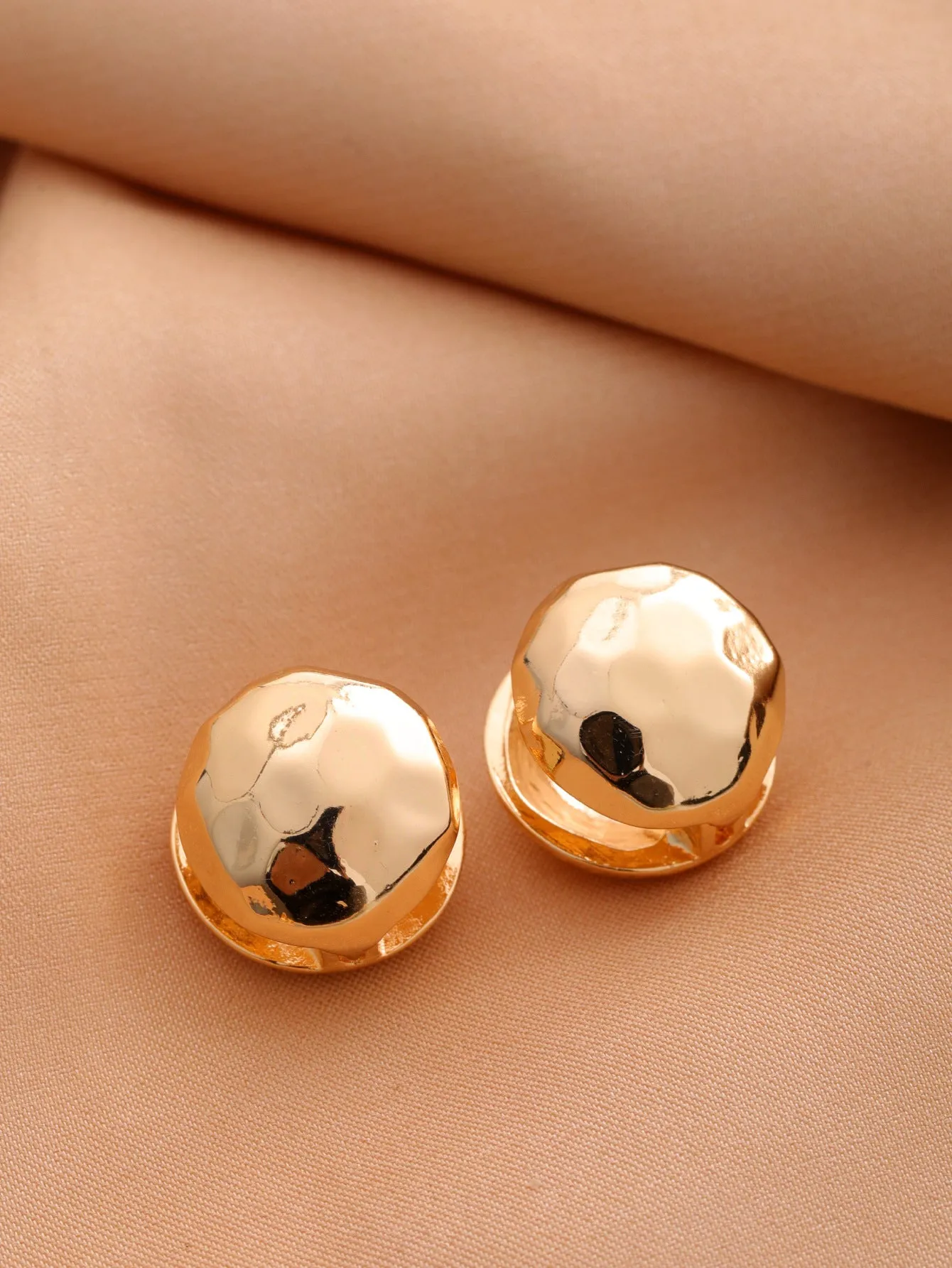 Fashion grid versatile temperament earrings in metal stud style